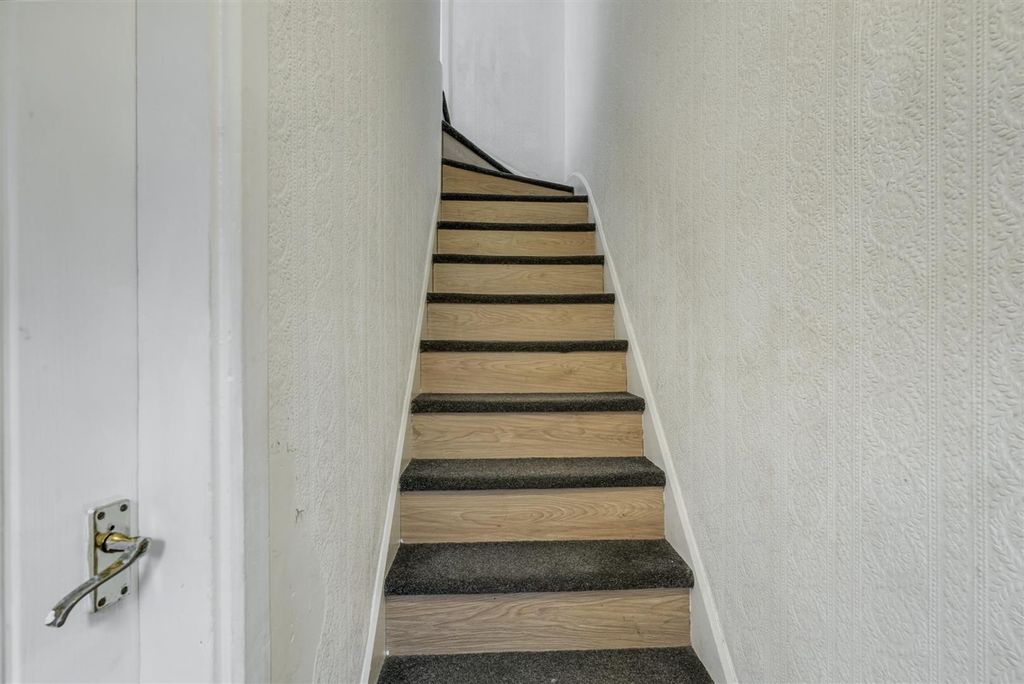 Property photo 3 of 16 Hallway.Jpeg
