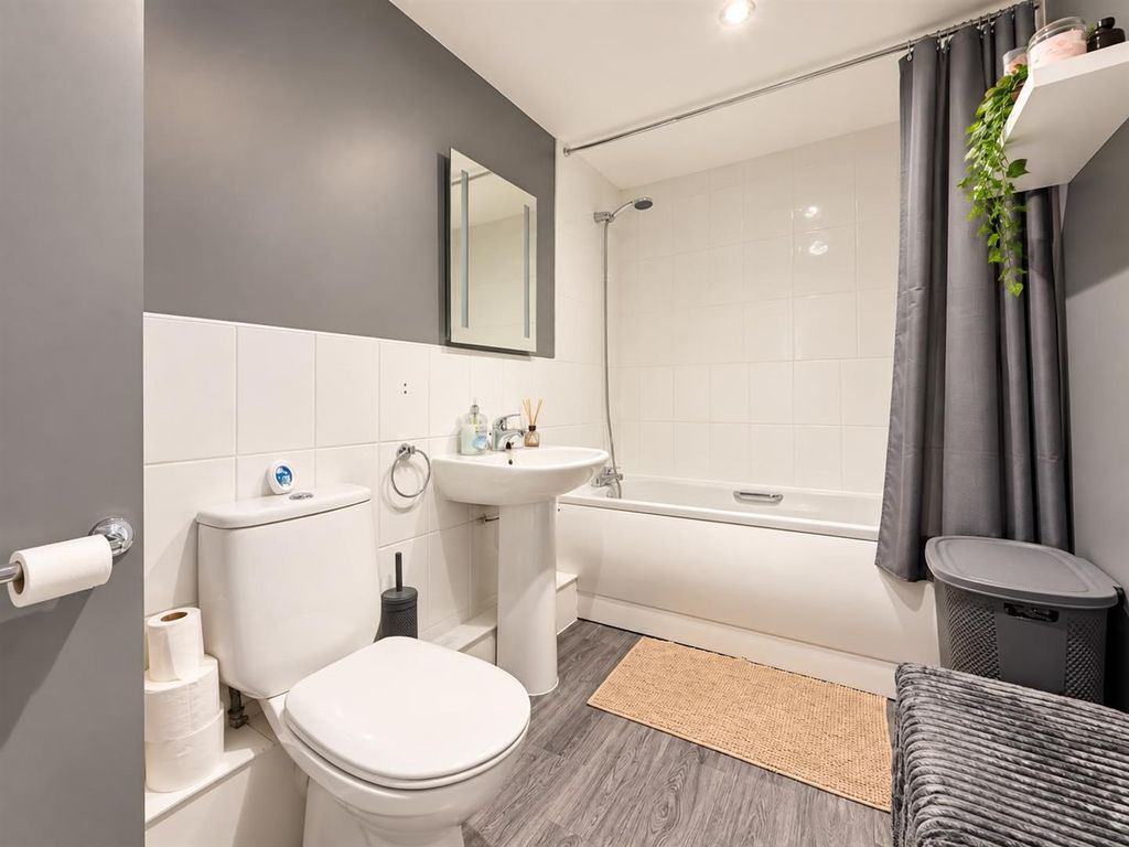 Property photo 3 of 14 1