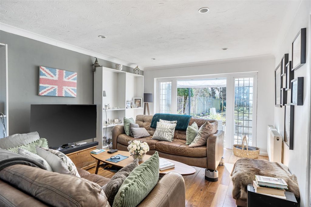 Property photo 3 of 21 1439768-10-69d53866B0A50.Jpg