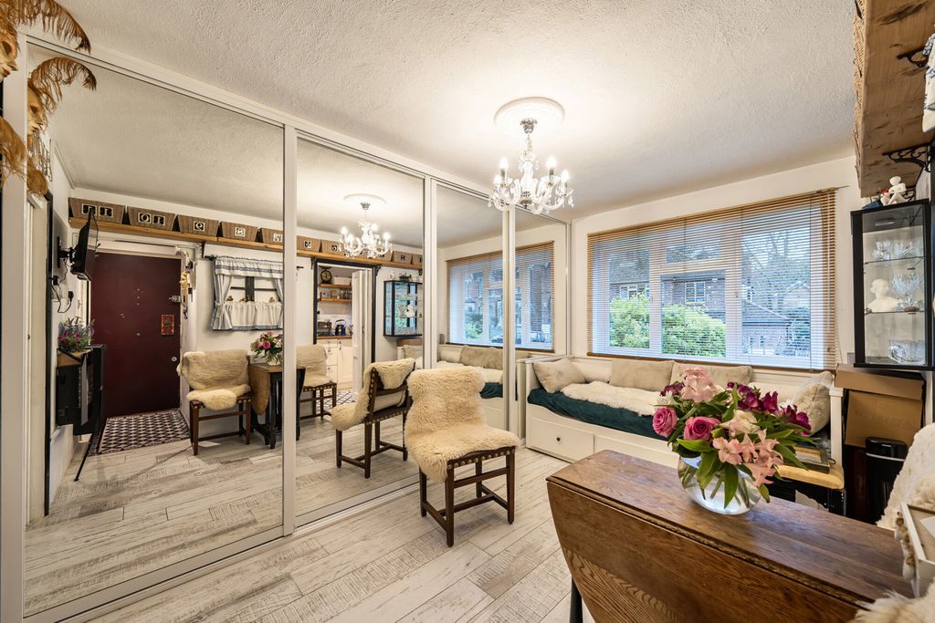 Property photo 2 of 19 1433735-13-69c2c8...