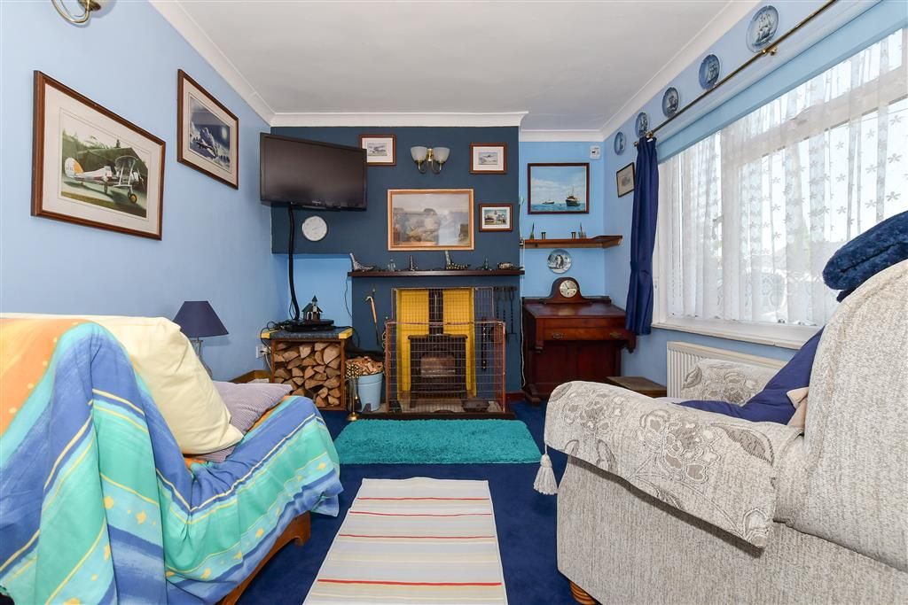 Property photo 3 of 9 Lounge