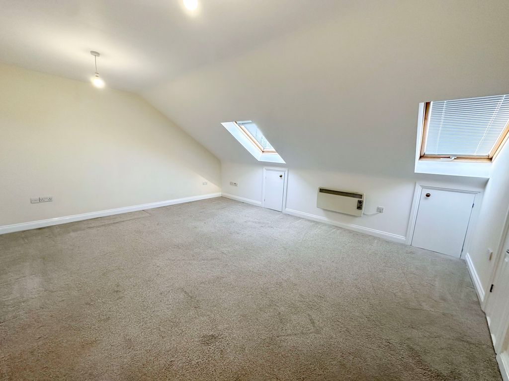 Property photo 2 of 6 Photo 8