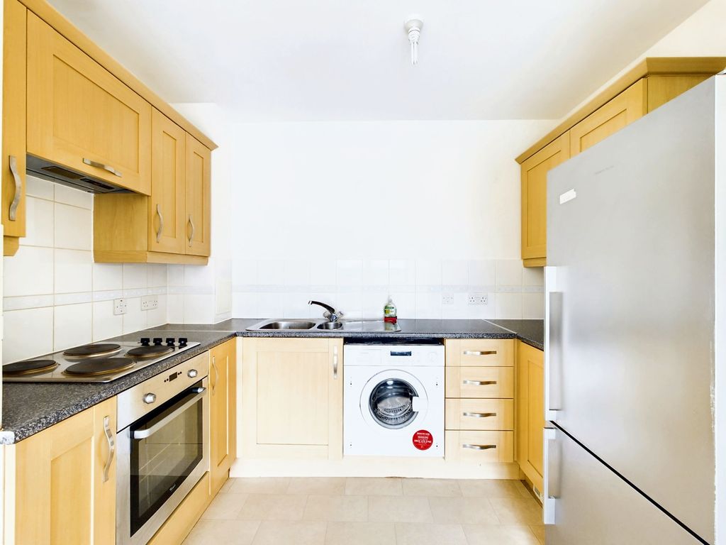 Property photo 2 of 9 Kitchen