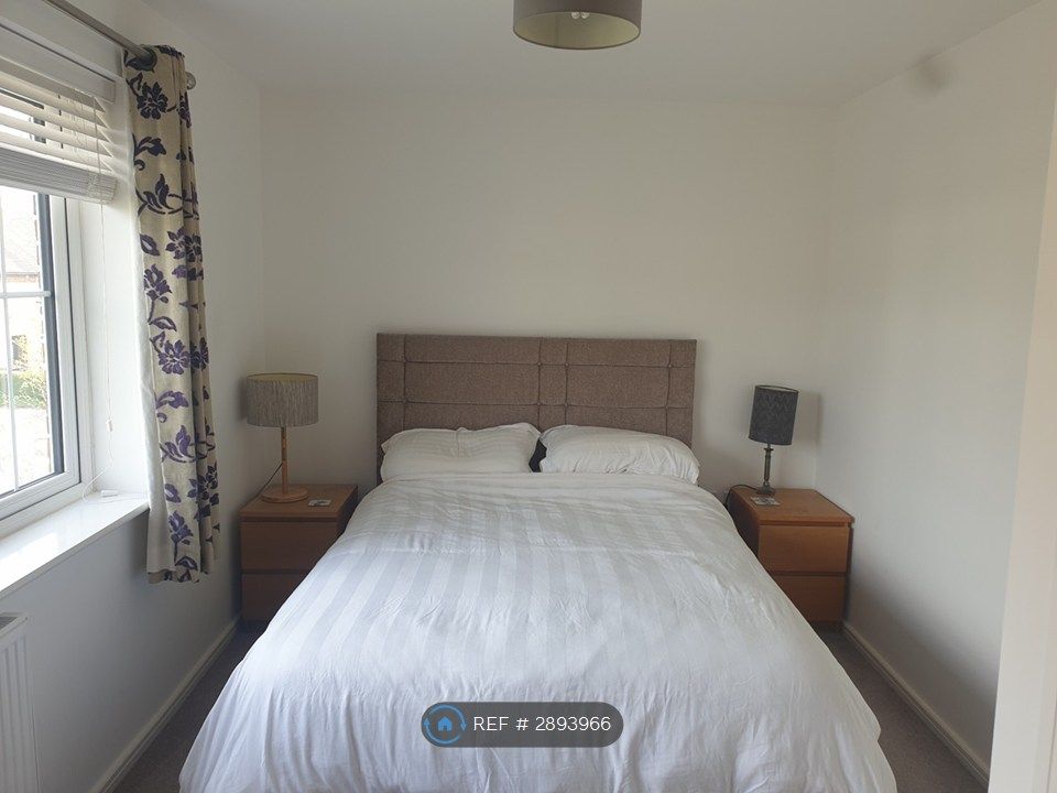 Property photo 2 of 34