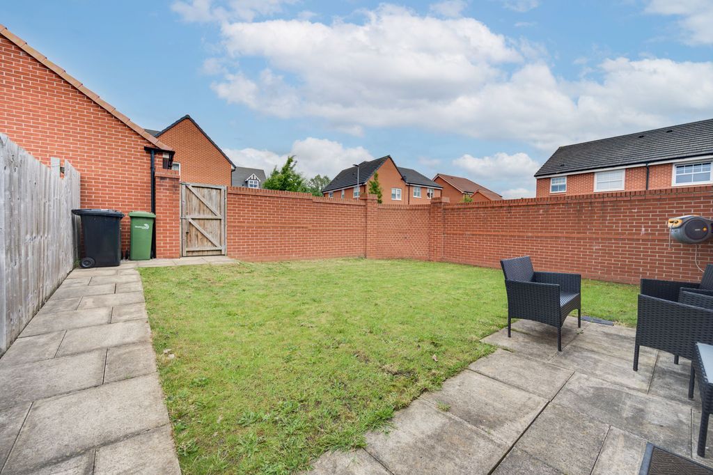 Property photo 2 of 28