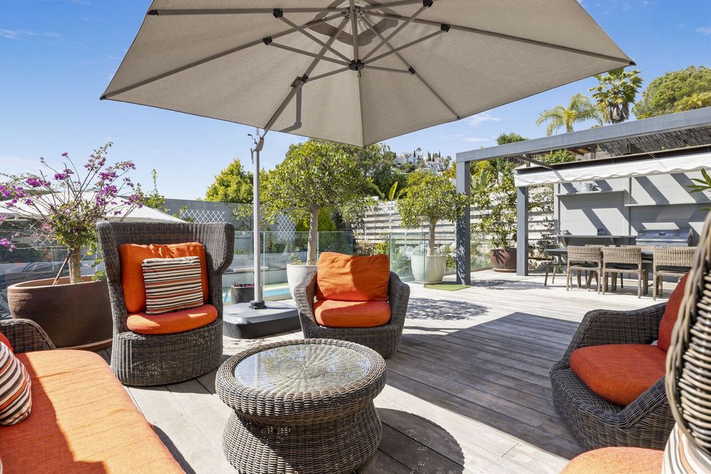 Property photo 2 of 40