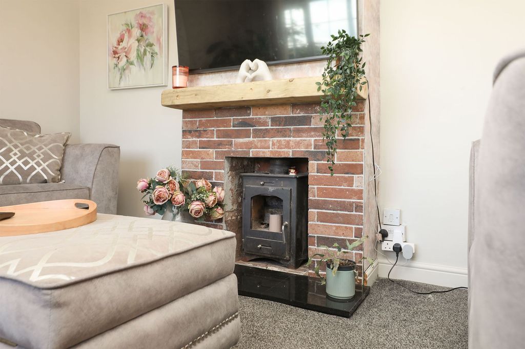 Property photo 3 of 25