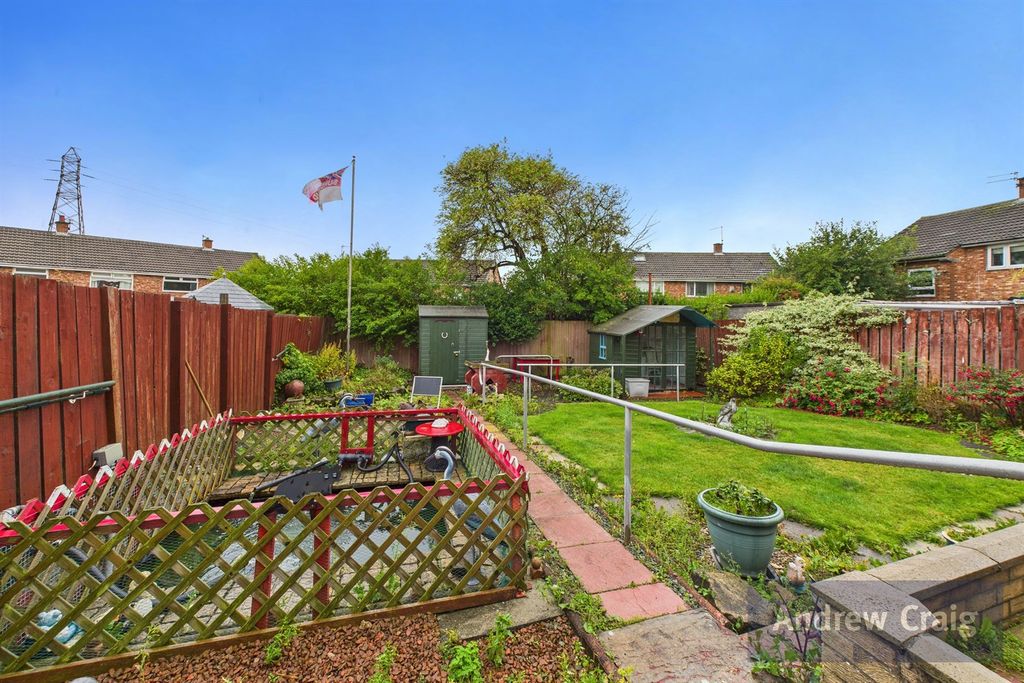 Property photo 3 of 12 Garden