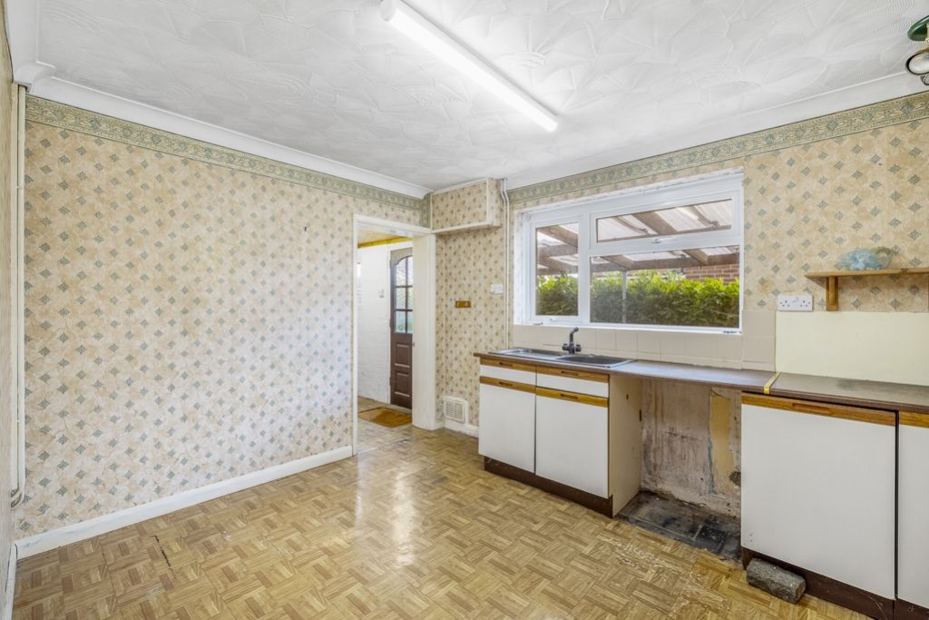 Property photo 3 of 23 18 Highfield Road (Donnington)-16