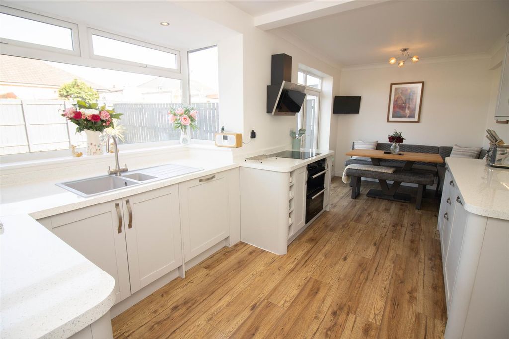 Property photo 3 of 16 Kitchen Dining Room
