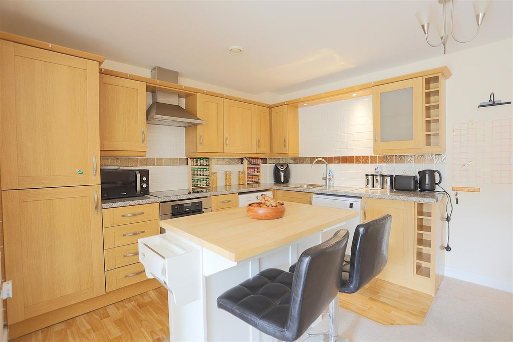Property photo 3 of 20