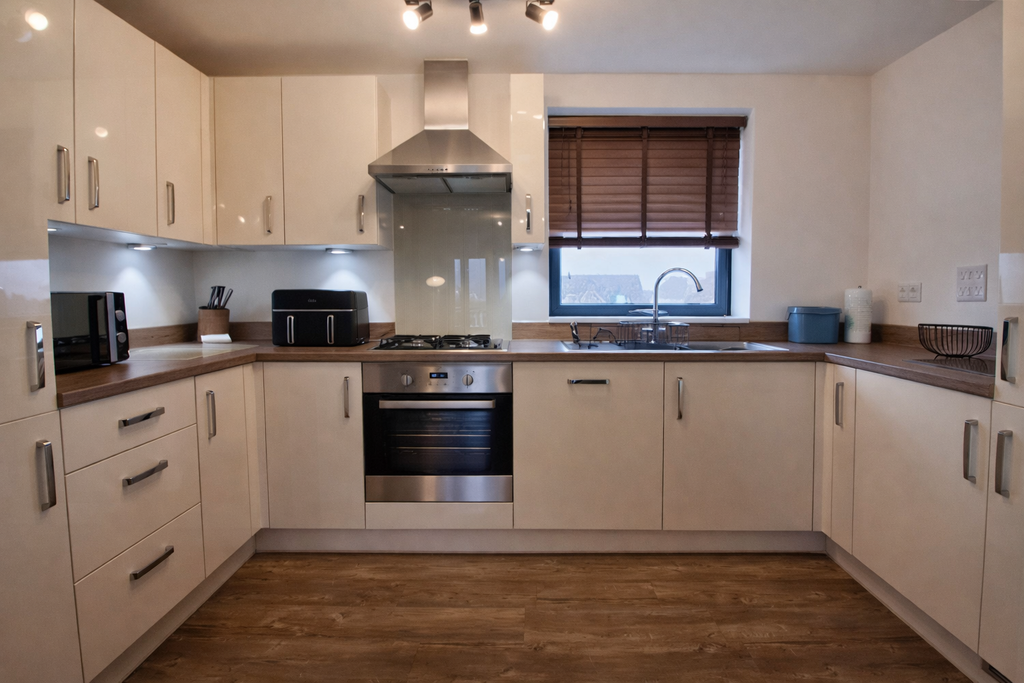 Property photo 2 of 11 Kitchen