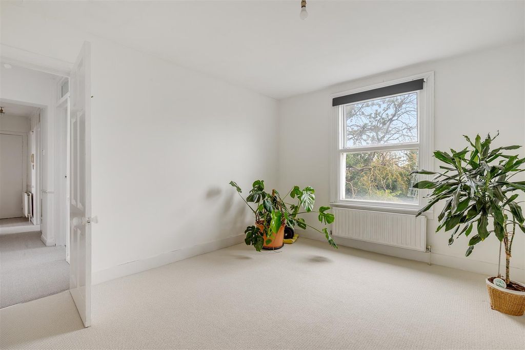 Property photo 3 of 14 Byrneroad33B-6.Jpg