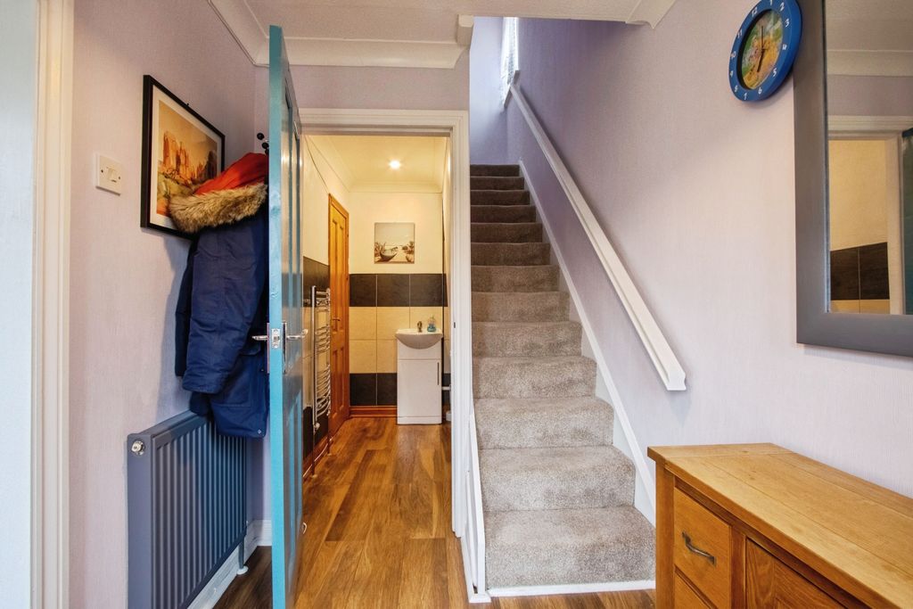 Property photo 2 of 21