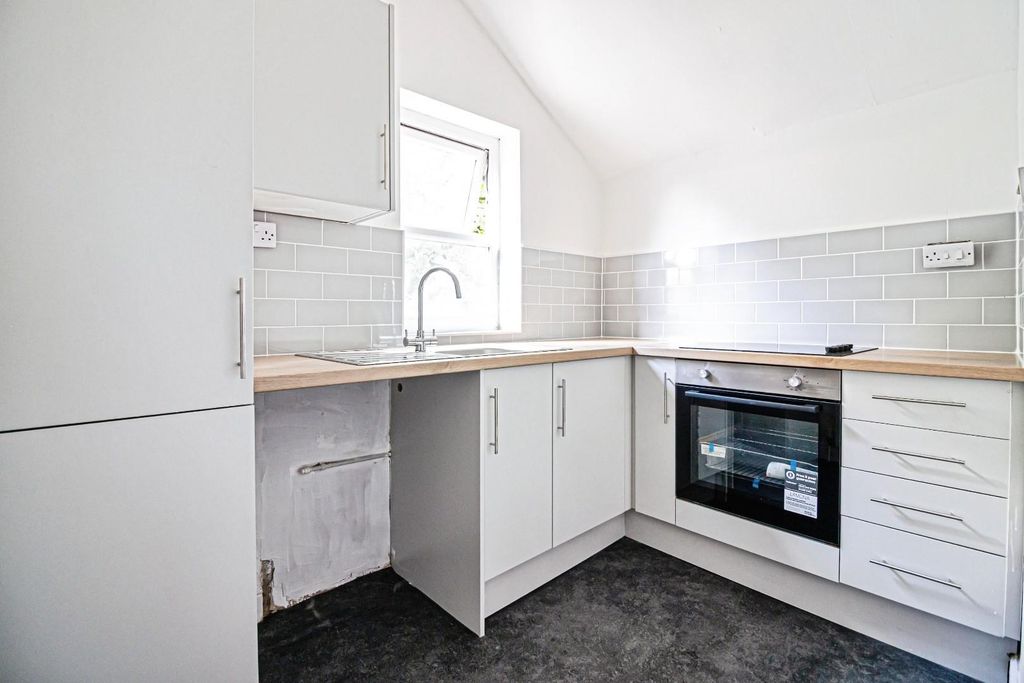 Property photo 2 of 7 Kitchen