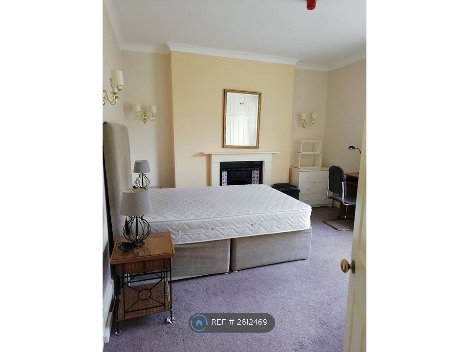 Property photo 1 of 9 Bedroom
