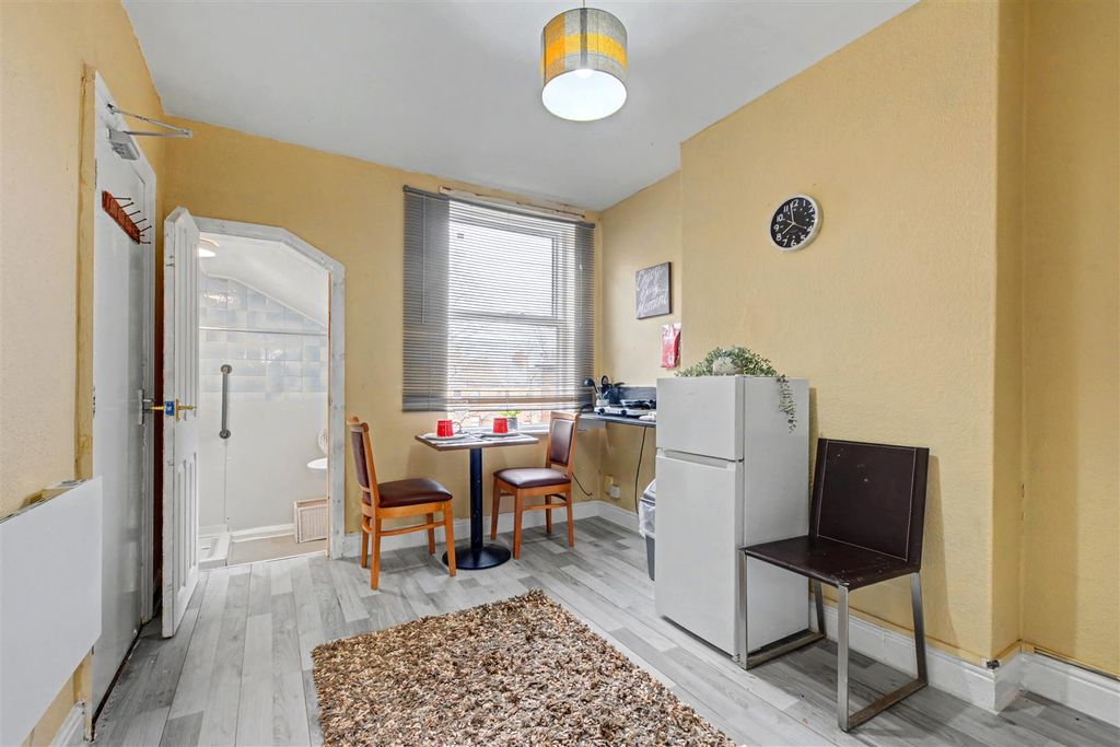 Property photo 3 of 11 Kitchen Dining1.Jpg