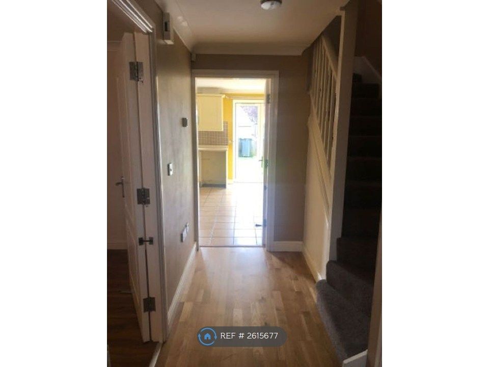 Property photo 2 of 19 Hallway