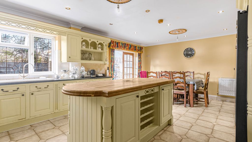 Property photo 2 of 36