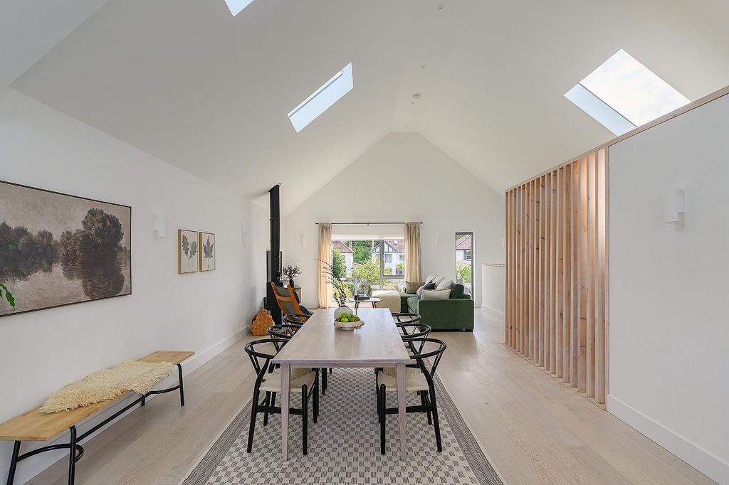 Property photo 1 of 51 4T7Acn - Reception Room L.Jpg