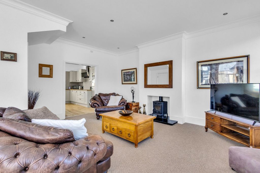 Property photo 3 of 18 Photo 6