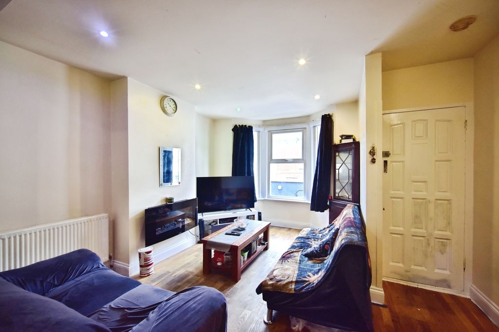 Property photo 2 of 14 Pbox-Img.Jpg