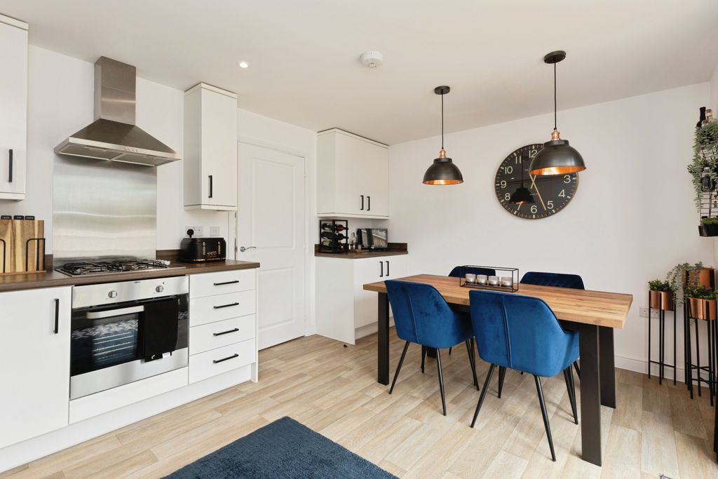 Property photo 3 of 15 Kitchen/Dining Room