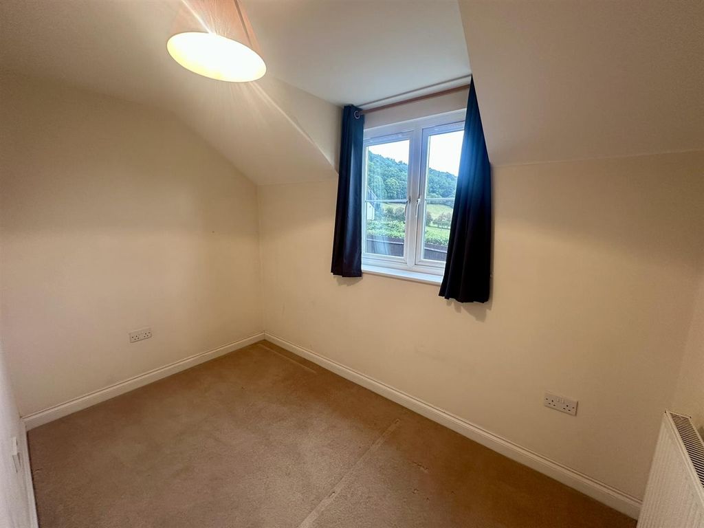 Property photo 3 of 10 Bedroom 2