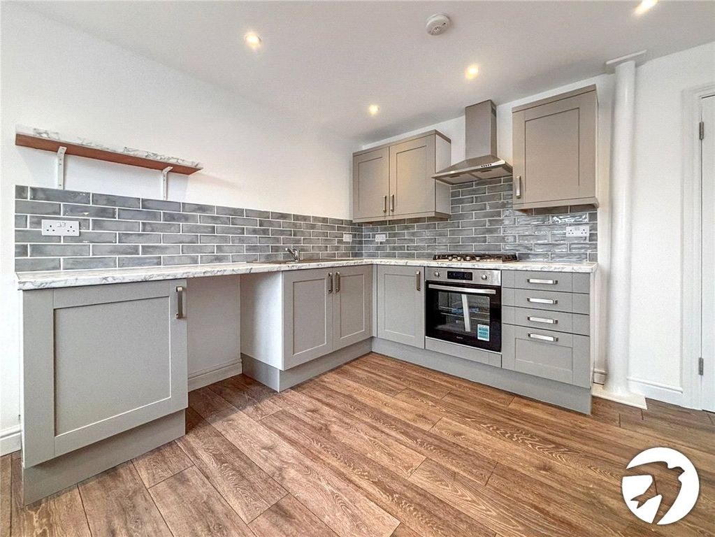Property photo 2 of 6 Kitchen