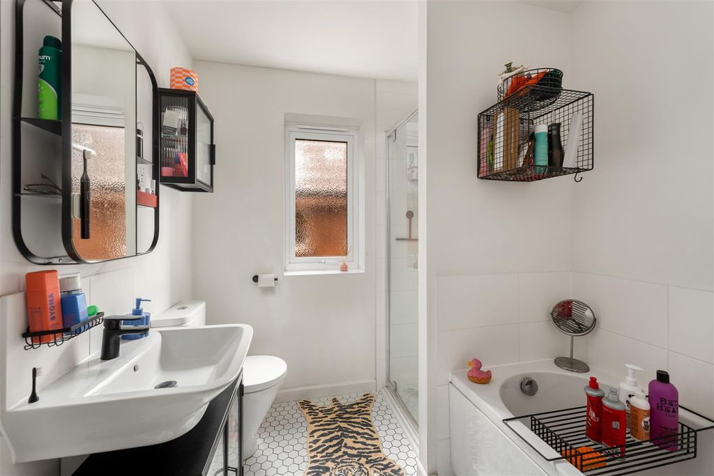 Property photo 3 of 14 6 Longley Close, Banbury-27.Jpg