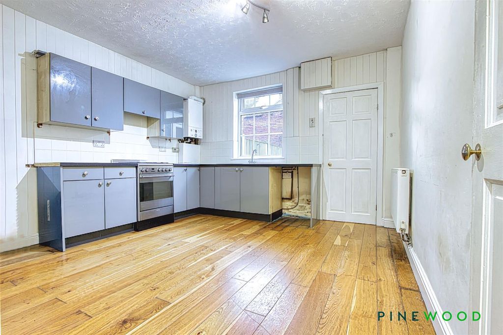 Property photo 3 of 15 Kitchen Diner