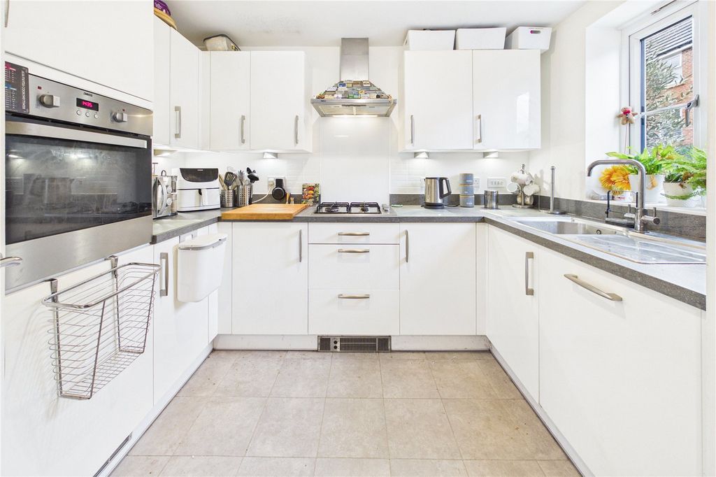 Property photo 3 of 16 Kitchen