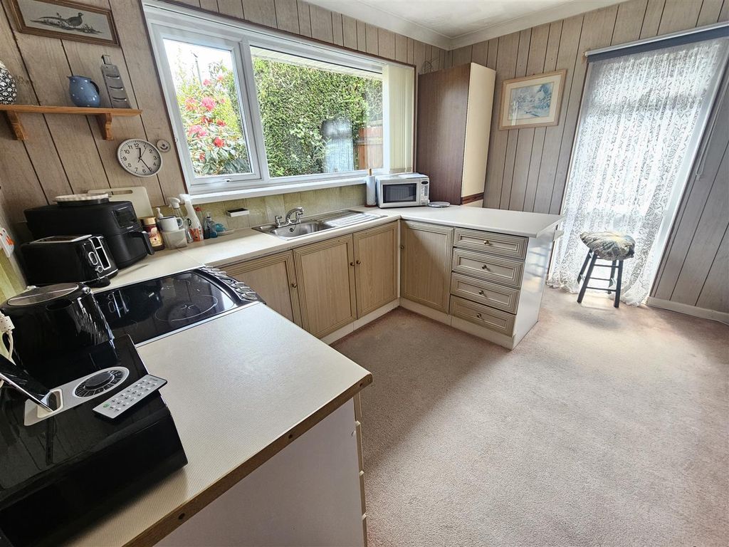 Property photo 3 of 17 Kitchen.Jpg