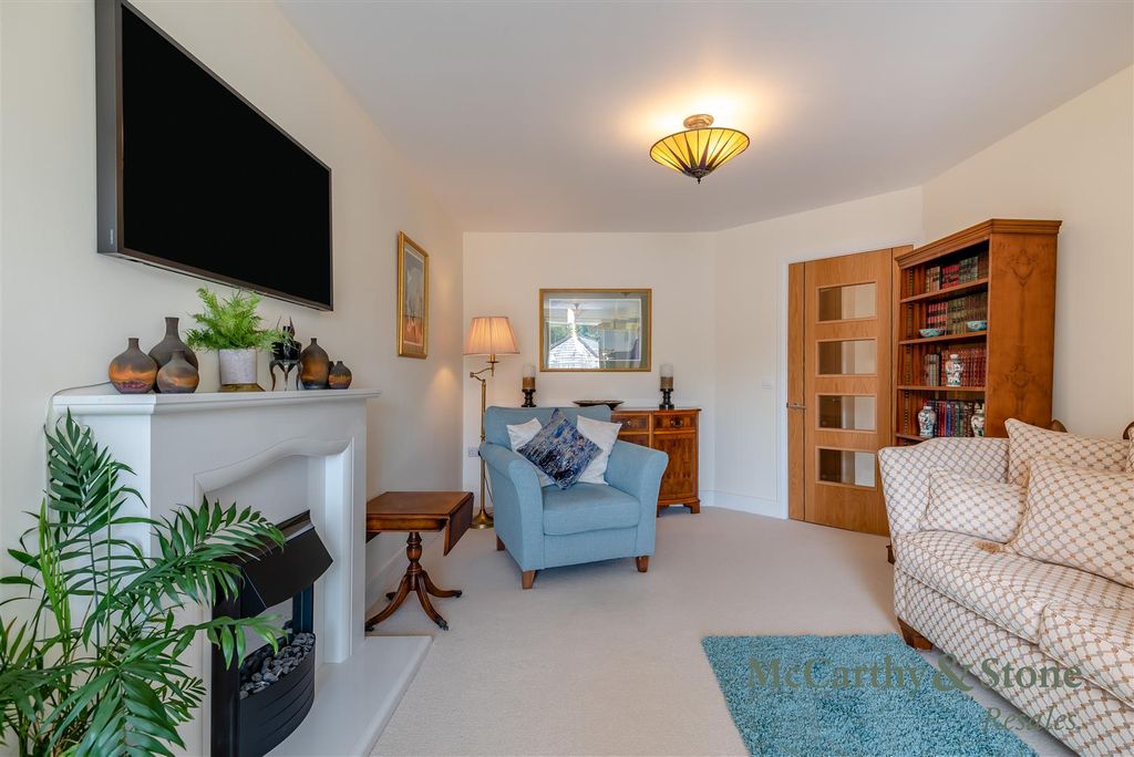 Property photo 3 of 17 8700995-Interior12.Jpg