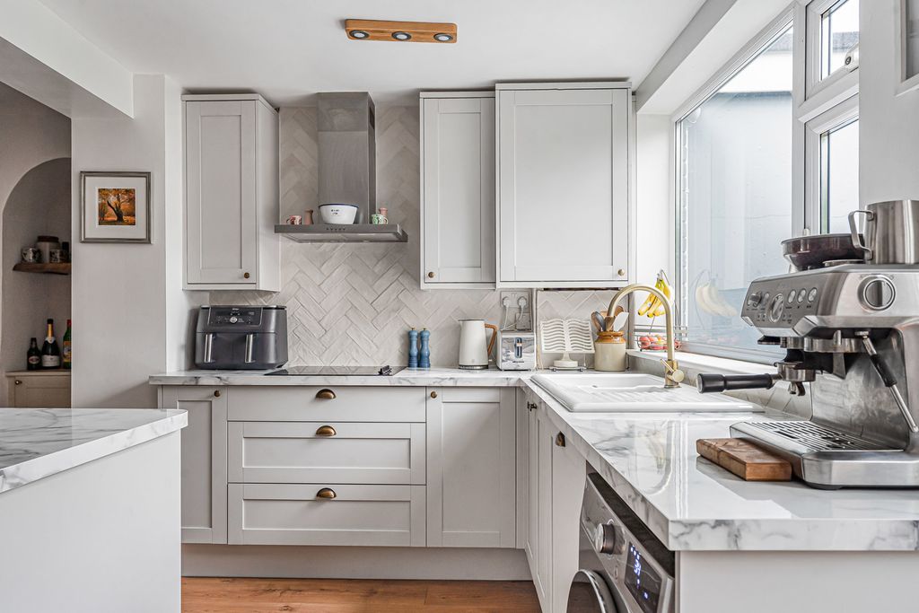 Property photo 3 of 15 Kitchen