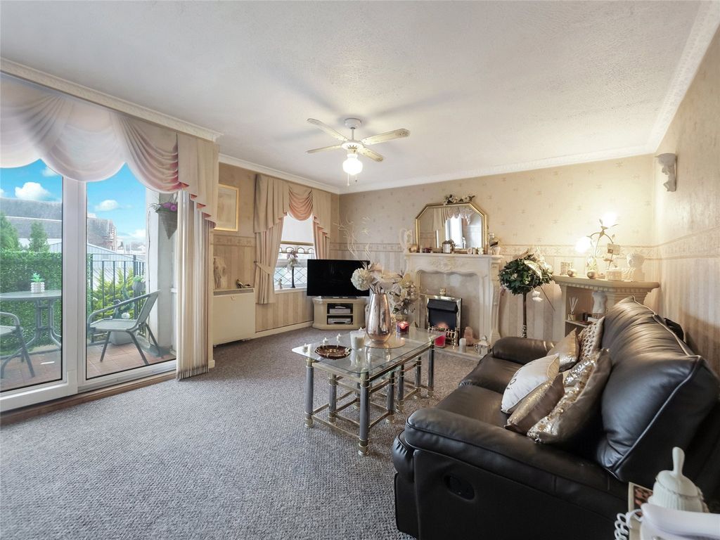 Property photo 2 of 21 Picture No. 12