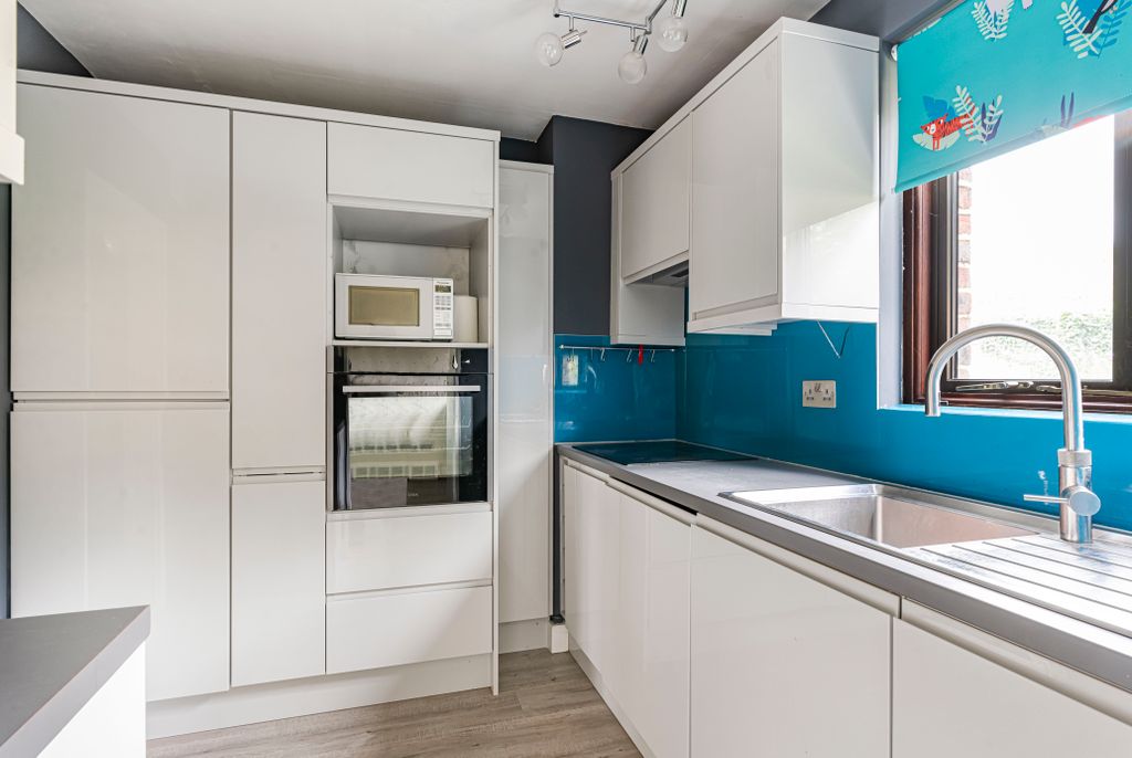 Property photo 3 of 16 Kitchen