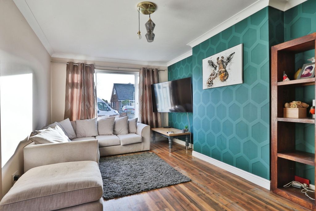 Property photo 1 of 13 3832523