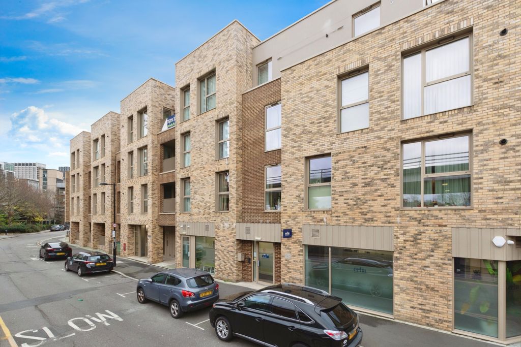 Property photo 2 of 20