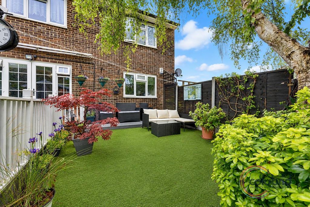 Property photo 2 of 12