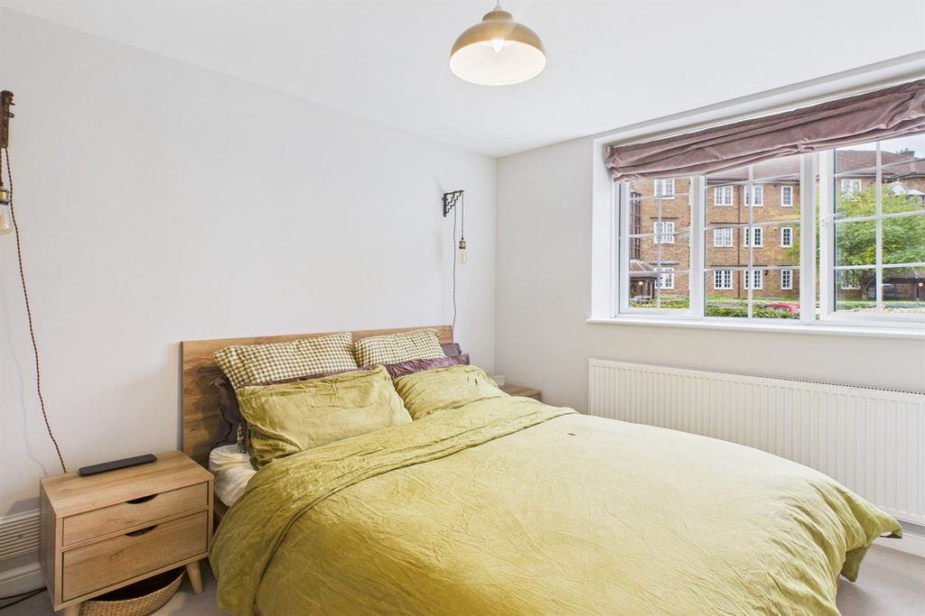 Property photo 3 of 15 Main Bedroom