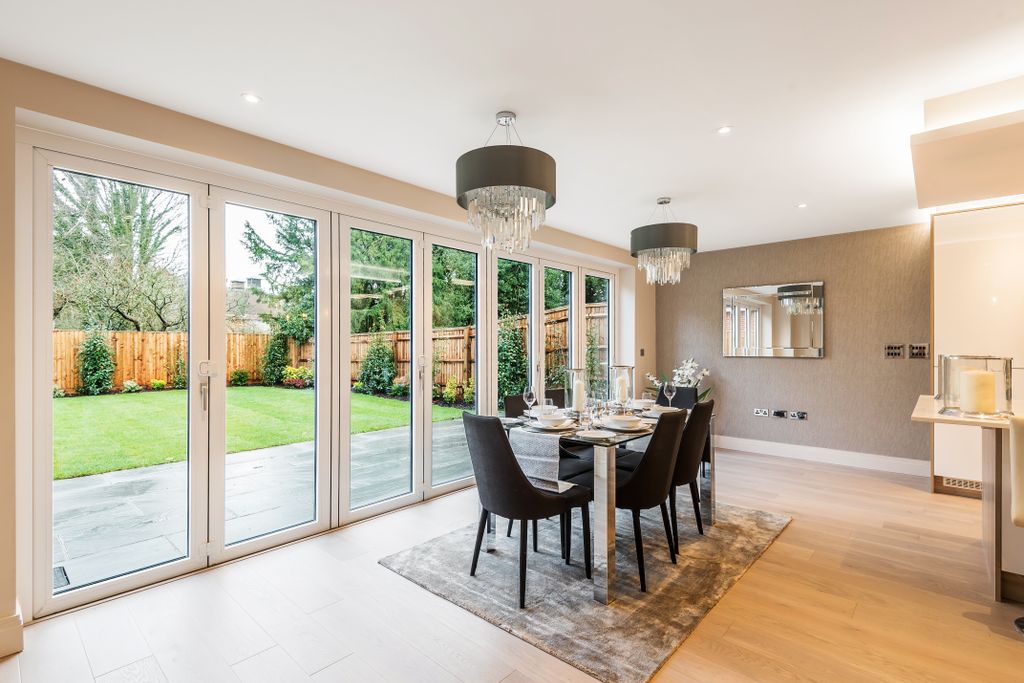 Property photo 3 of 10 Dining Area
