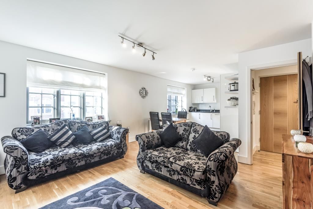 Property photo 1 of 8 Living Room