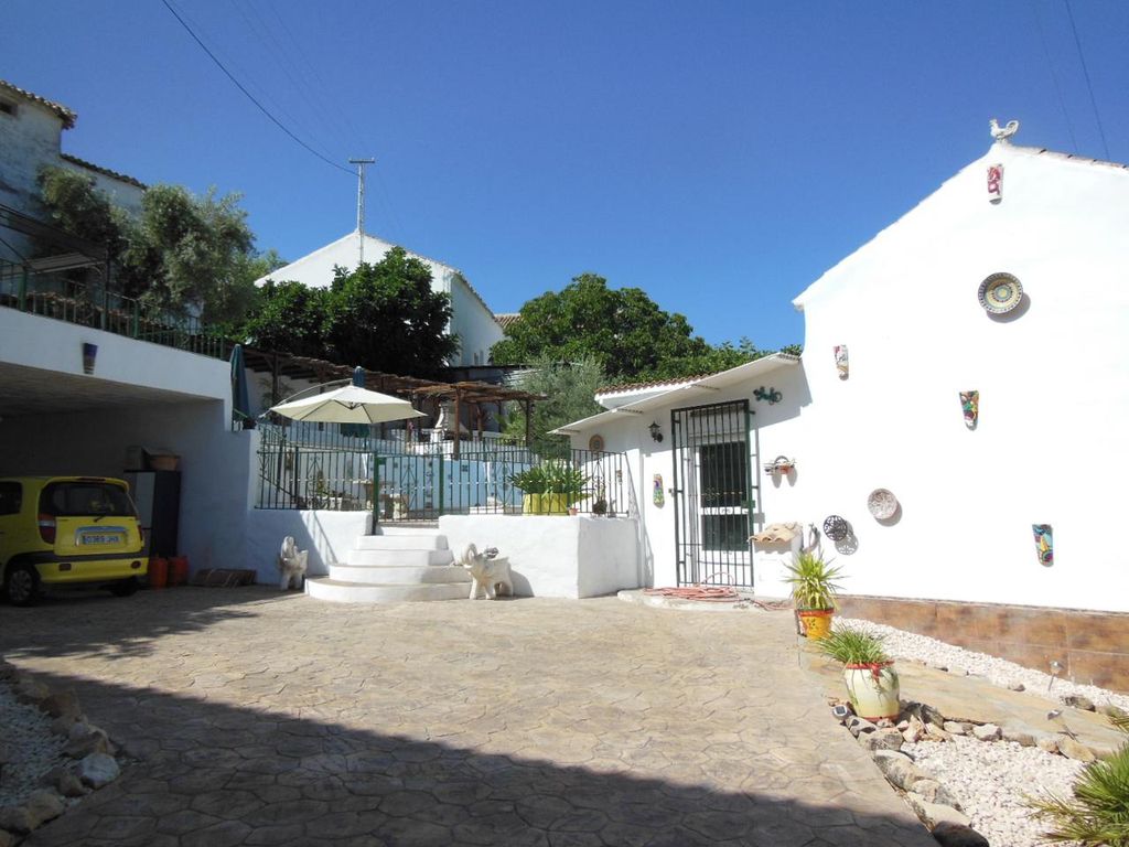 Property photo 3 of 34