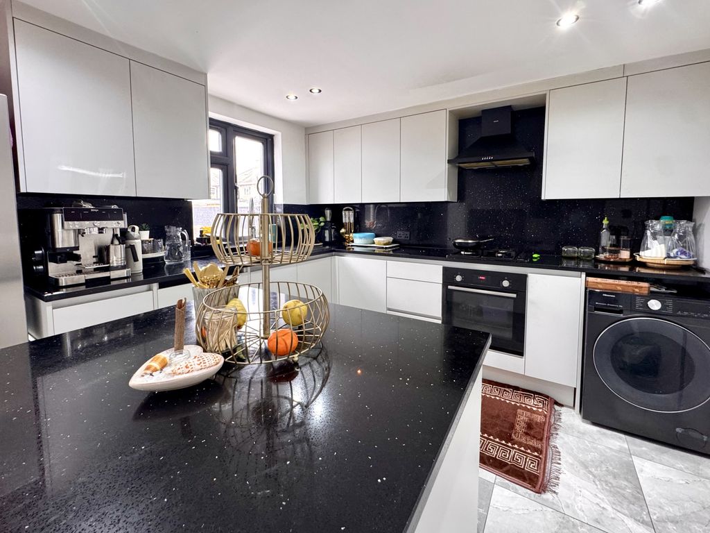 Additional image 5 of 4 bed semi-detached house for saleWeymouth Road, Hayes UB4