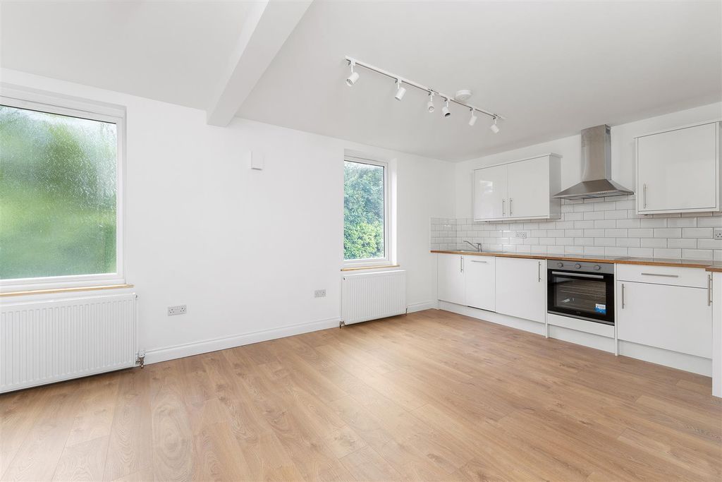 Property photo 2 of 10 Sylvan Road_001.Jpg