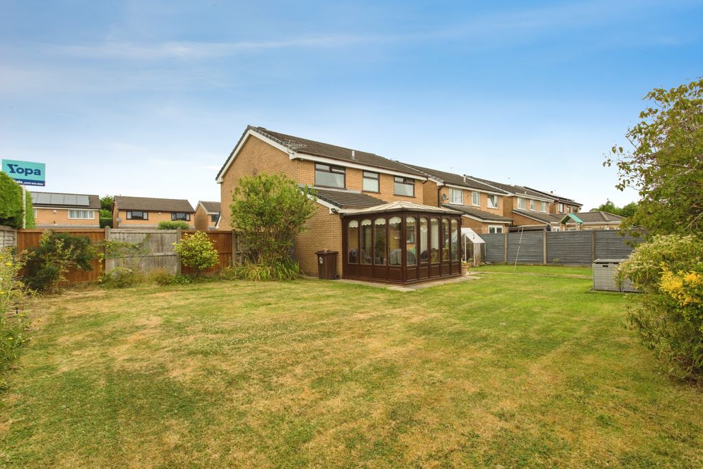 Property photo 2 of 20 Q107_3493