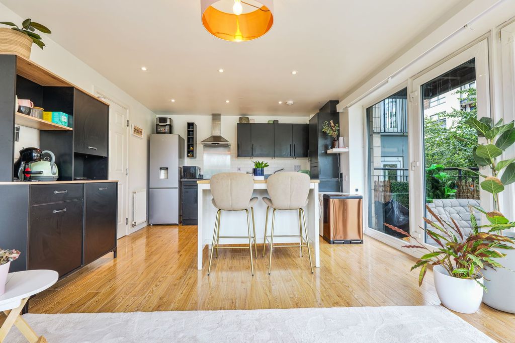 Property photo 2 of 28 Breakfast Bar View To Open Plan Kitchen
