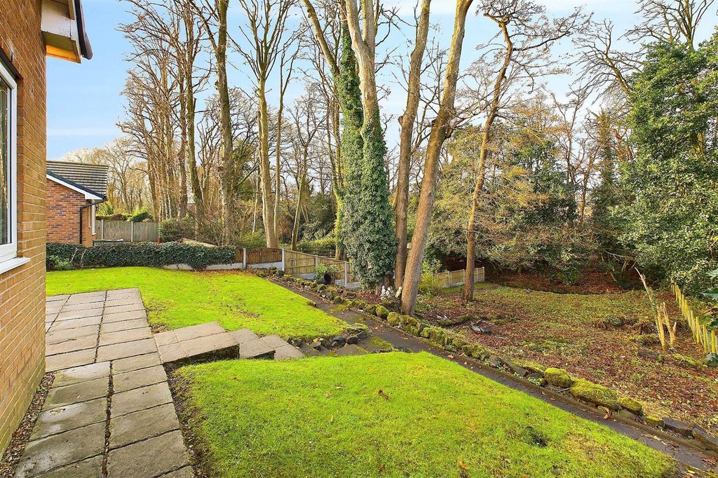 Property photo 3 of 12 Garden