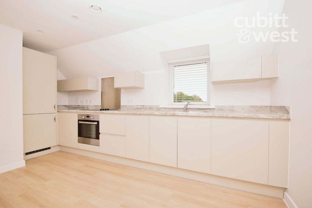 Property photo 3 of 8 Kitchen